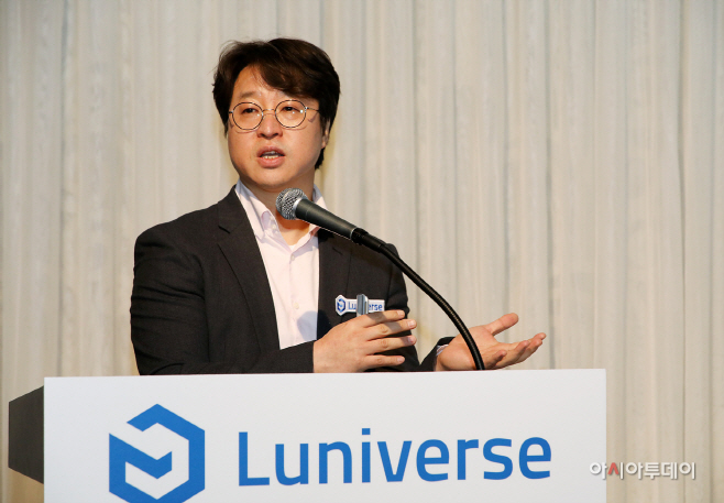 박재현 람다256 대표가 지난 19일 기자간담회를 갖고 루니버스 정식 오픈을 알리고 있다. (사진=람다256)