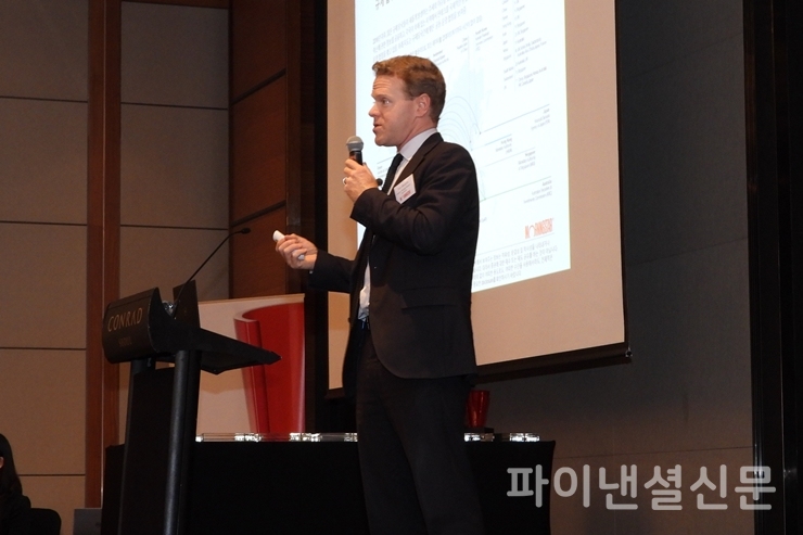 27일 서울 여의도 콘래드호텔서 열린 '2019 모닝스타코리아 펀드 어워즈'에서 팀 머피 모닝스타 아시아태평양 매니저리서치 대표가 세미나를 진행하고 있다. (사진=황병우 기자)