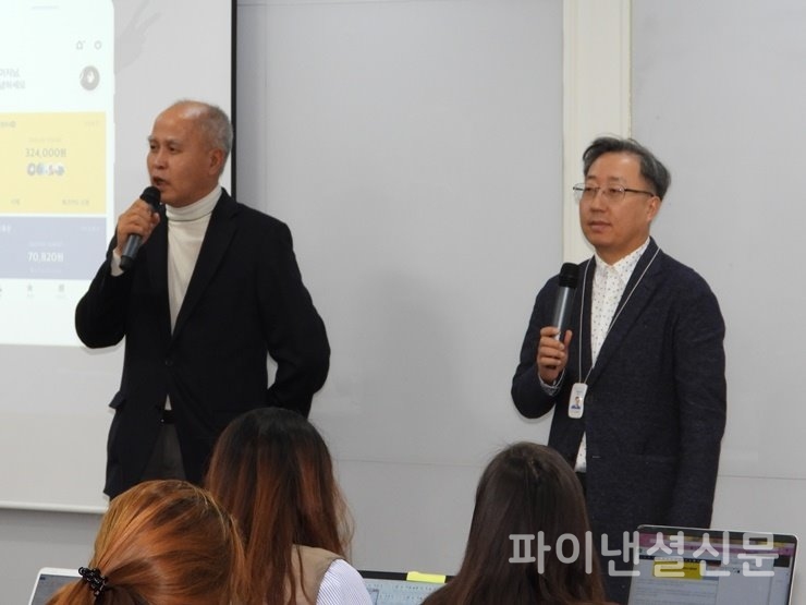 카카오뱅크 이용우(왼쪽), 윤호영(오른쪽) 공동대표는 일정 조건을 충족하게 되면 스톡옵션으로 각각 52만주씩 매수할 수 있는 권리를 부여받게 된다. (사진=황병우 기자)