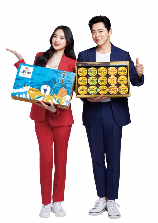 동원선물세트 모델 조정석과 손나은 (사진=동원F&B)