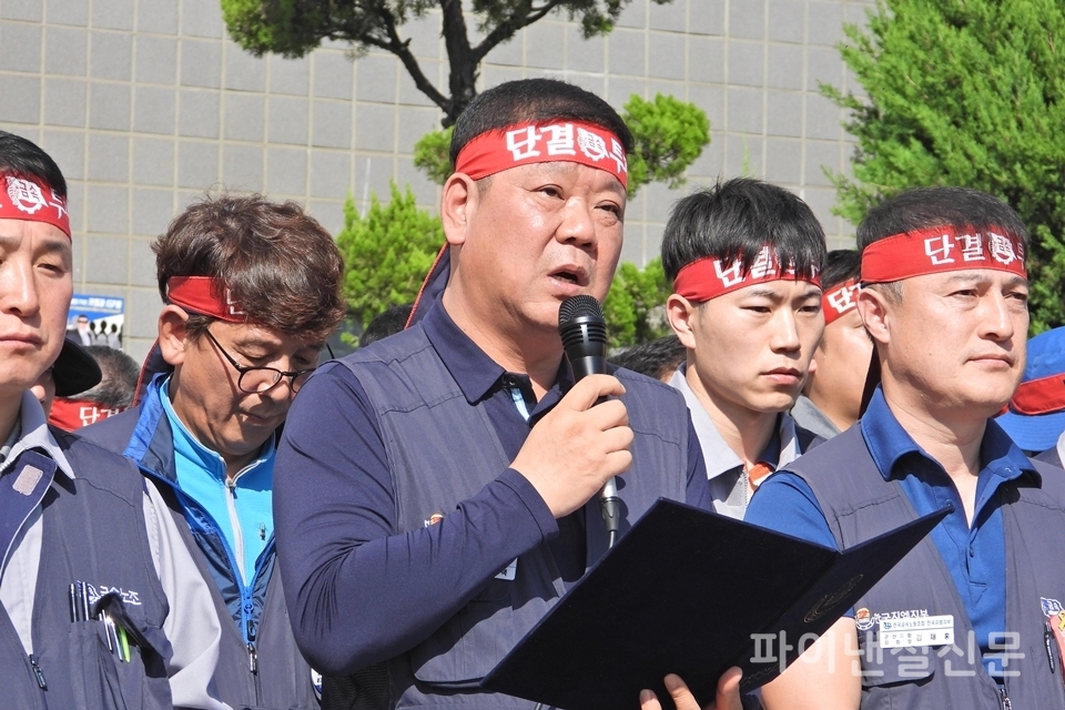 임한택 한국지엠지부장이 기자회견문을 낭독하고 있다. (사진=황병우 기자)