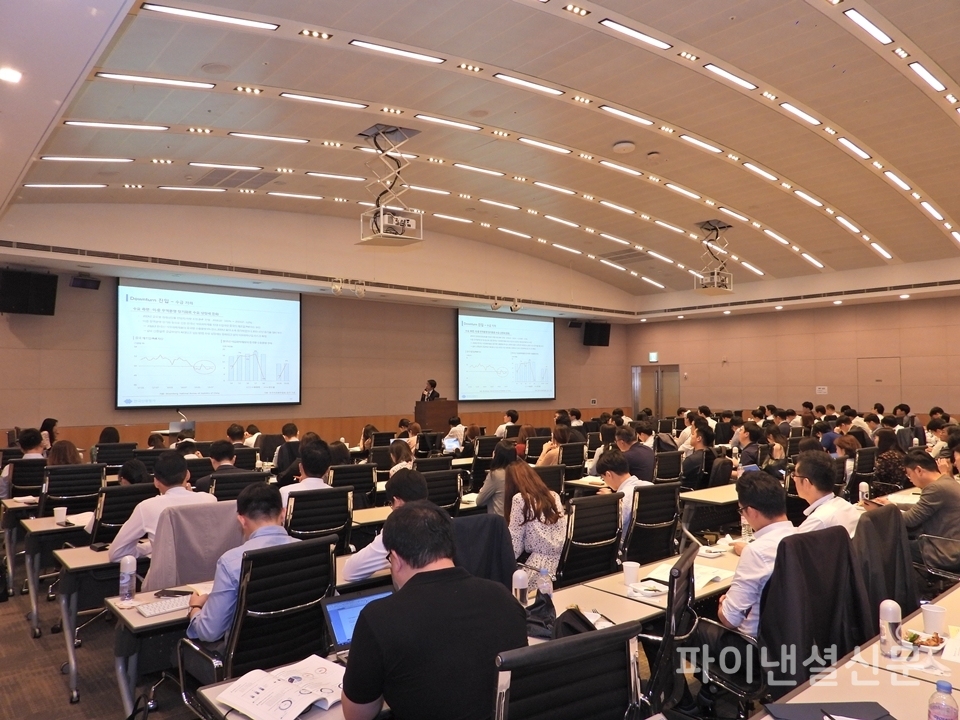 이번 한신평 세미나에는 많은 참석자가 빈자리 없이 가득 메워 뜨거운 관심을 드러냈다. (사진=황병우 기자)