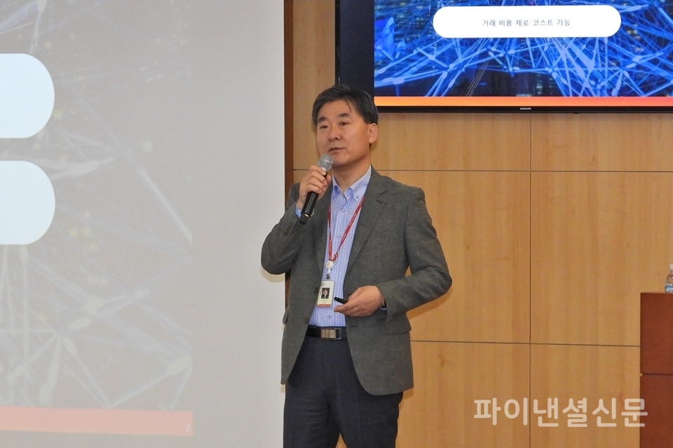 SK수펙스추구협의회 SV위원회 정현천 SV추진팀장(전무)가 강연을 진행하고 있다. (사진=황병우 기자)