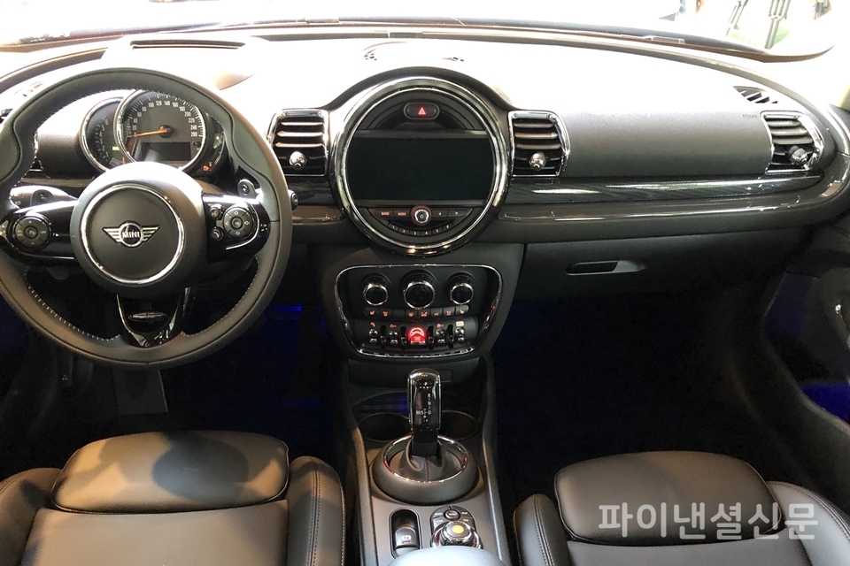 실내는 변화의 폭이 크지 않지만, 무선 애플 카플레이를 적용해 커넥티비티를 끌어올렸다. (사진=황병우 기자)