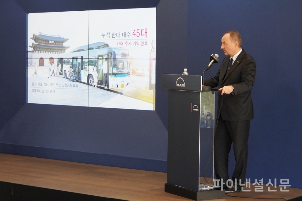 막스 버거 만트럭버스코리아 사장이 만트럭버스코리아의 한국내 판매 성과를 발표하고 있다. (사진=황병우 기자)