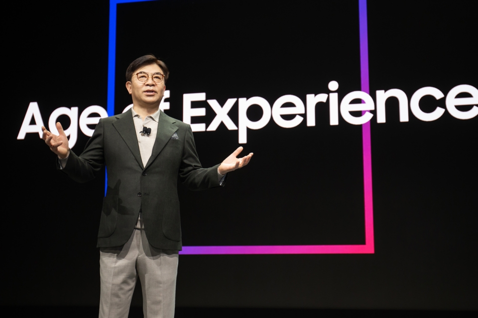 삼성전자 김현석 대표가 CES 2020 기조연설을 통해 ‘경험의 시대(Age of Experience)’를 주도할 삼성전자의 최신 기술과 제품을 설명하고 있다. (사진=삼성전자)