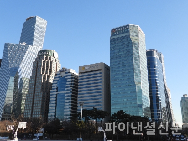 장기 저금리 지속으로 증권업종은 비교적 양호한 실적을 올렸지만, 은행이나 보험은 실적이 악화됐다. (사진=황병우 기자)