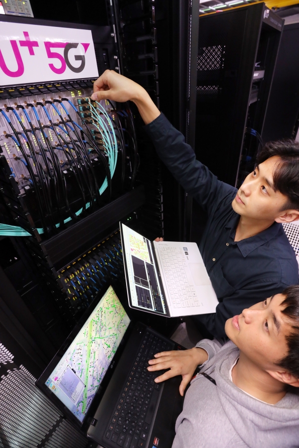 LG유플러스는 5G 서비스 품질 향상을 위해 국내 강소기업인 이노와이어리스와 공동 개발한 ‘기지국 검증 자동화 장비(mPTS, max Performance Test System)’를 5G 네트워크 운용 현장에 도입한다고 13일 밝혔다. (사진=LG유플러스)