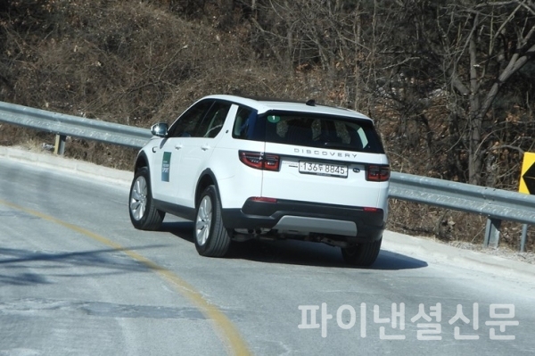두둑한 토크로 와인딩 구간에서도 지치는 기색 업이 꾸준히 밀어주는 느낌이었다. (사진=황병우 기자)