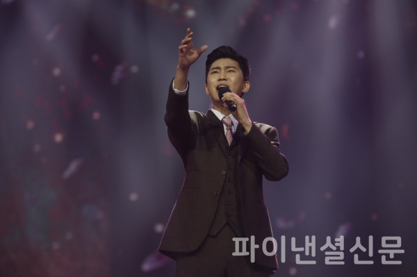 임플란트 기반 디지털 덴티스트리 기업인 덴티스가 미스터트롯 진(眞) 임영웅을 새로운 광고모델로 전격 발탁했다. (사진=덴티스)