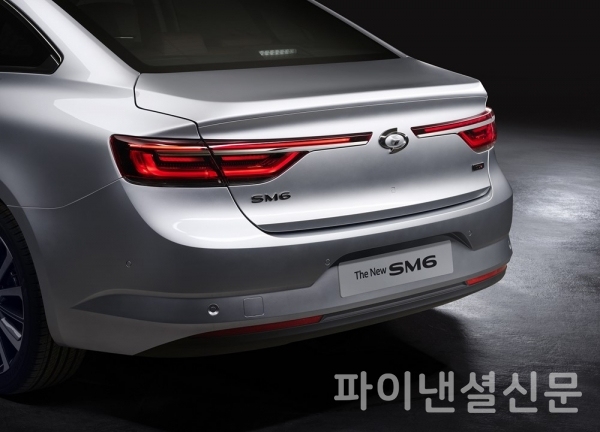 다이나믹 턴 시그널이 적용된 더 뉴 SM6 후면부 (사진=르노삼성차)