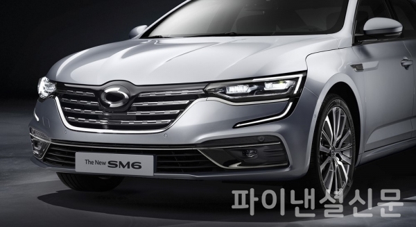 더 뉴 SM6에는 일부 국산 대형 고급세단 및 수입 프리미엄 브랜드에 적용되는 'LED 매트릭스 비전(MATRIX VISION)' 헤드램프도 선택할 수 있다. (사진=르노삼성차)