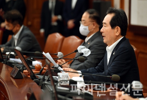 정세균 국무총리가 28일 세종로 정부서울청사에서 열린 국무회의를 주재, 모두발언을 하고 있다./사진=국무총리실