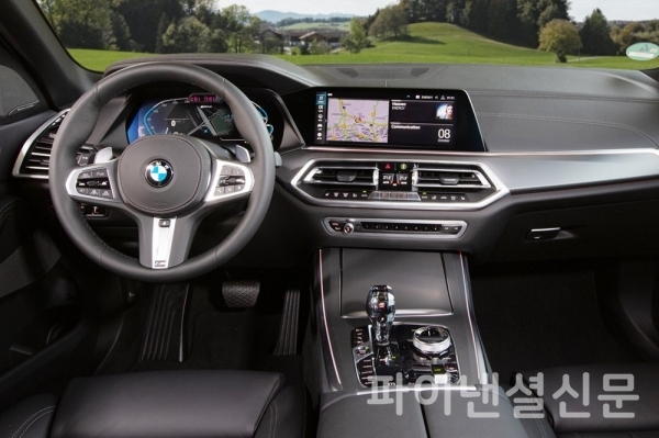 BMW 플러그인 하이브리드 SUV 뉴 X5 xDrive45e 실내 (사진=BMW)