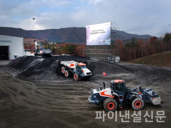 두산인프라코어 Concept-X 시연회 모습 (사진=두산인프라코어)
