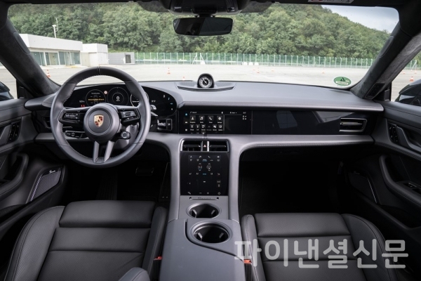 포르쉐 타이칸 터보 S 실내 (사진=포르쉐)