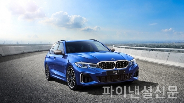 BMW 샵 온라인 1월 한정판 M340i xDrive 투어링 산 마리노 블루 (사진=BMW)