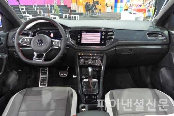 폭스바겐 소형 SUV 티록 실내 (사진=황병우 기자)