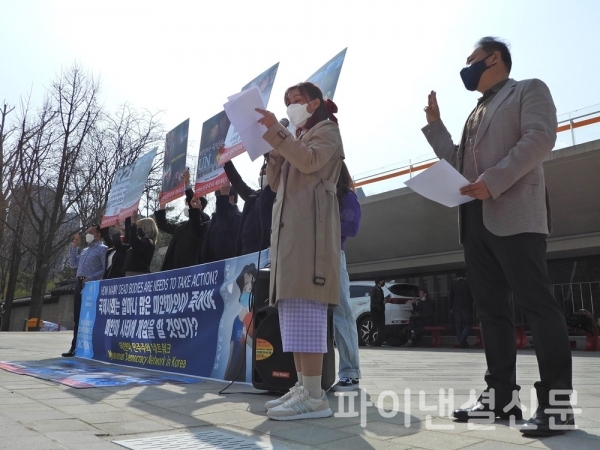 19일 오후 주한 영국대사관 정문 인근 서울도시건축전시관 앞에서 주한 미얀마 봄 혁명 지지자 단체 소피아 쑤 총무서기가 UN의 R2P 발동을 촉구하는 기자회견을 하고 있다. (사진=황병우 기자)