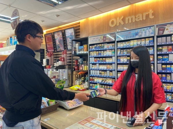 KT&G가 대만에 법인을 설립하고 현지 시장 공략을 강화한다. 사진은 대만 편의점에서 KT&G 담배가 판매되고 있는 모습