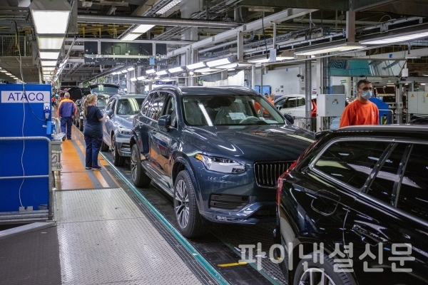 '기후 중립'을 달성한 볼보차 스웨덴 토슬란다 공장 볼보 SUV 생산 라인 (사진=볼보차)