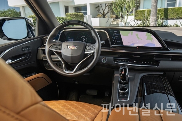 캐딜락 5세대 풀체인지 에스컬레이드 실내 (사진=캐딜락)