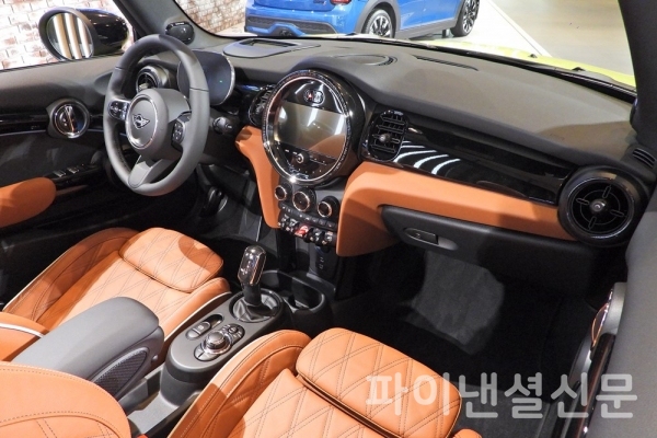 뉴 MINI 컨버터블 실내 (사진=황병우 기자)