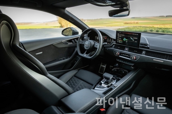 아우디 초고성능 중형 세단 더 뉴 아우디 RS 5 스포트백 실내 (사진=아우디)