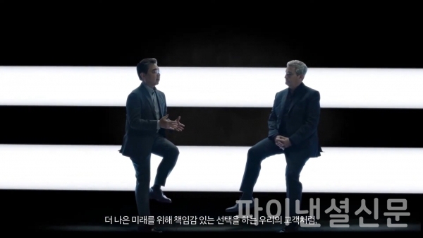 제네시스 장재훈 사장(왼쪽)과 제네시스 루크 동커볼케 부사장(오른쪽)이 2일 온라인으로 공개된 영상 ‘퓨처링 제네시스(Futuring Genesis)’에서 제네시스 미래 방향성에 대해 소개하고 있다. (화면캡처=황병우 기자)