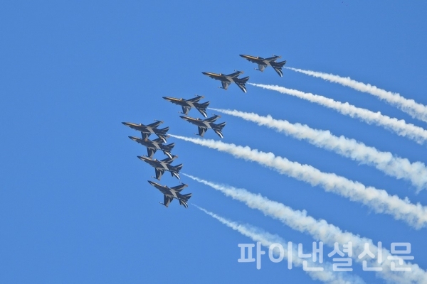 블랙이글의 곡예 비행 (사진=황병우 기자)