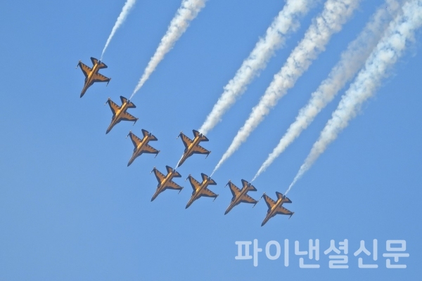 블랙이글의 곡예 비행 (사진=황병우 기자)