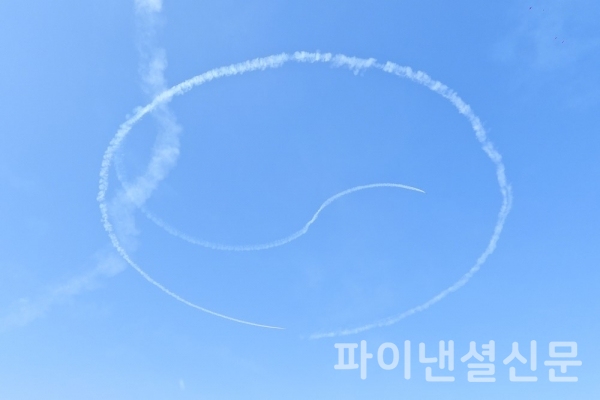 블랙이글의 곡예 비행 (사진=황병우 기자)