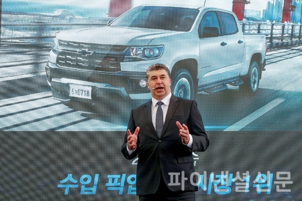 12일 GM의 한국 디자인 센터에서 온라인으로 진행된 GM 미래 성장 미디어 간담회에서 카허 카젬 한국지엠 사장이 한국지엠의 경영성과에 대해 소개하고 있다. (사진=한국지엠)