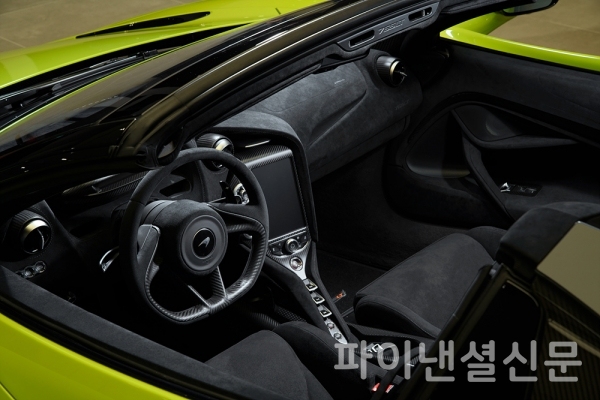 맥라렌 765LT 스파이더 실내 (사진=맥라렌 서울)