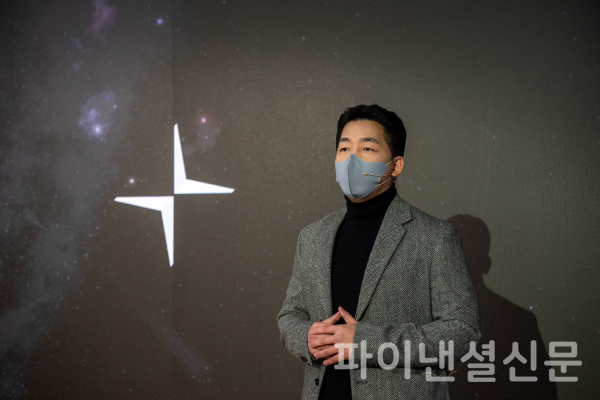 21일 서울 한남동에 위치한 폴스타의 첫 번째 전시공간인 '데스티네이션 서울(Destination Seoul)'에서 함종성 폴스타 코리아 대표이사가 국내 마케팅 전략에 대해 소개하고 있다. (사진=폴스타)