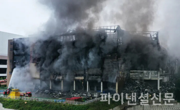 지난 6월 18일 경기도 이천 마장면 쿠팡 덕평물류센터 화재 사고 현장 모습 (사진=연합뉴스)