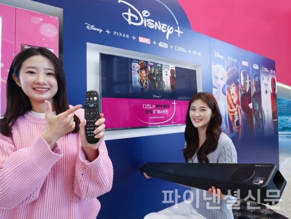 LG유플러스가 자사 IPTV 서비스인 U+tv를 통해 글로벌 OTT 서비스 '디즈니+'를 독점 제공한다고 밝혔다. 사진은 LG유플러스 모델이 디즈니+ 제휴 요금제 출시를 알리는 모습. (사진=LG유플러스)