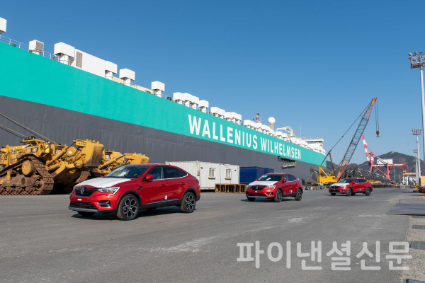지난해 12월 XM3 첫 유럽수출 선적 개시 모습 (사진=르노삼성차)