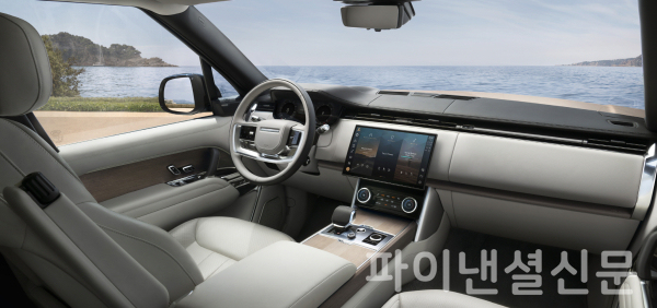 랜드로버 올 뉴 레인지로버 실내 (사진=재규어 랜드로버)