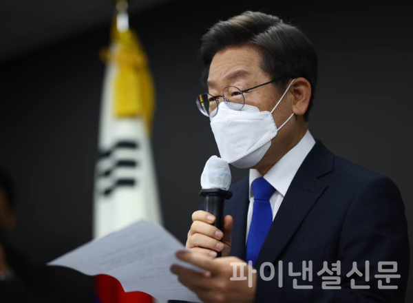 더불어민주당 이재명 대선 후보가 10일 새벽 서울 여의도 당사에서 메시지를 발표하고 있다./사진=연합뉴스