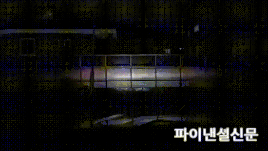 해가 진 야간 또는 지하 주차장 같은 다소 어두운 곳에서 SM6의 시동을 걸면 LED 매트릭스 헤드램프가 화려한 웰컴 세러모니를 보여준다. (사진=황병우 기자)