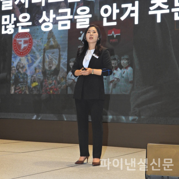 스틸시리즈 코리아 이혜경 지사장이 10일 서울 영등포구 여의도 글래드 호텔에서 열린 '2022 스틸시리즈 신제품 발표회'에서 신제품 발표와 하반기 비즈니스 전략에 대해 소개하고 있다. (사진=황병우 기자)