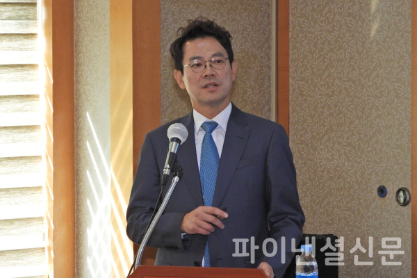 뉴로메카 박종훈 대표이사가 20일 코스닥 상장 전 기자간담회에서 회사소개와 상장 후 계획에 대해 발표하고 있다. (사진=황병우 기자)