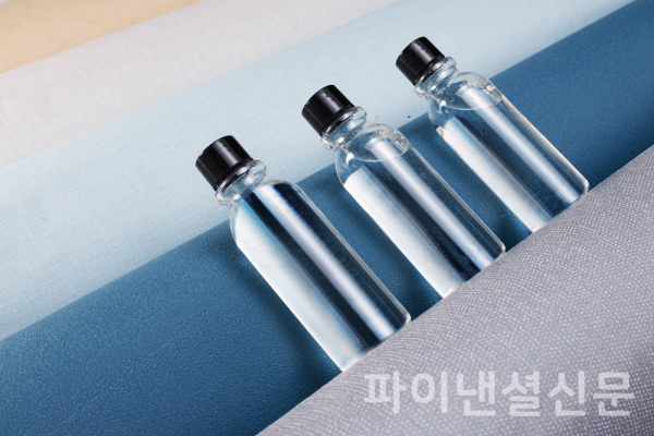 2022 세계일류상품 한화솔루션의 친환경가소제 에코데치 제품 모습 (사진=한화솔루션)