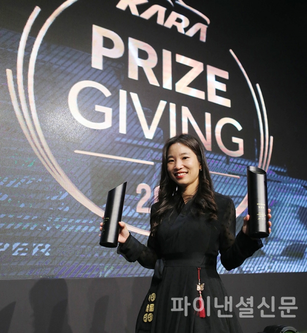 KARA PRIZE GIVING 2022에서 올해의 여성드라이버상을 받은 박성연 선수 (사진=KARA)