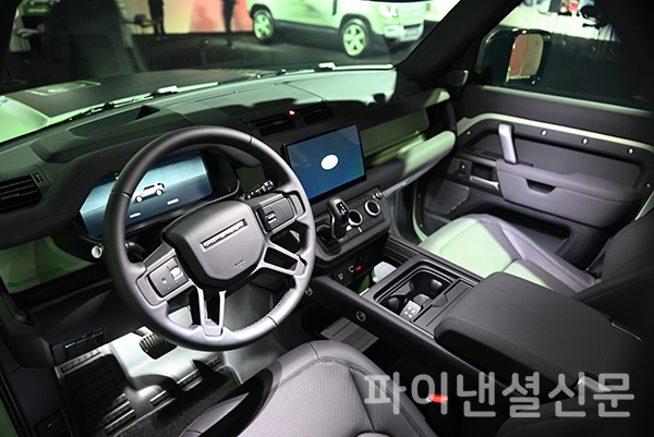 디펜더 75주년 기념 리미티드 에디션 실내 모습 (사진=황병우 기자)