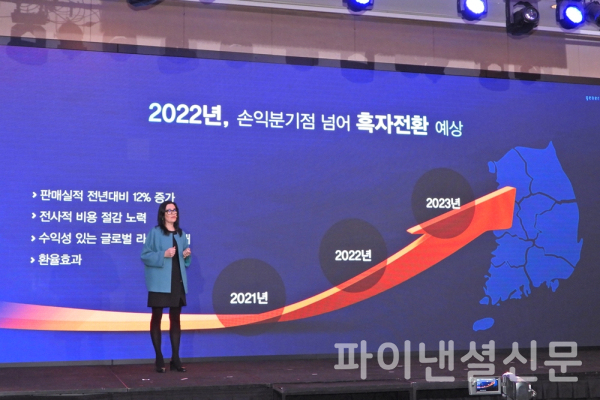 30일 서울 여의도 콘래드 호텔에서 열린 기자간담회에서 에이미 마틴(Amy Martin) 최고재무책임자(CFO)가 GM 한국사업장의 재무적 성과에 대해 발표하고 있다. (사진=황병우 기자)