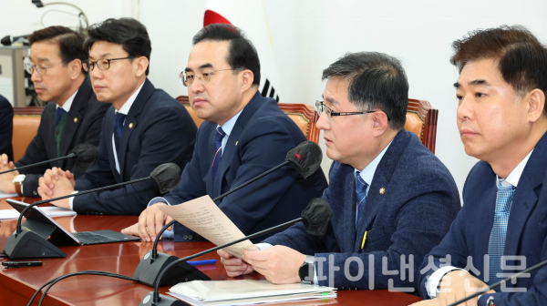 더불어민주당이 31일 국회에서 원내대책회의를 개최했다. /사진=연합뉴스