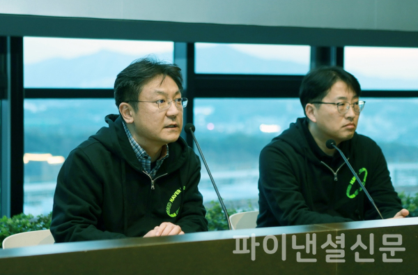 네이버클라우드 정수환 IT서비스본부장(왼쪽)과 노상민 데이터센터장(오른쪽)이 지난 9일 '각 춘천'에서 진행된 테크포럼에서 기자단의 질의에 답변하고 있다. (사진=네이버)