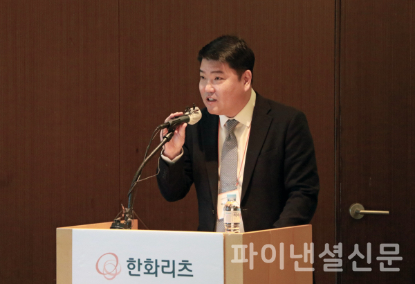 2일 한화리츠 IPO 기자간담회 현장에서 박성순 한화자산운용 리츠사업본부장이 리츠에 대한 소개를 하고 있다. (사진=한화리츠)